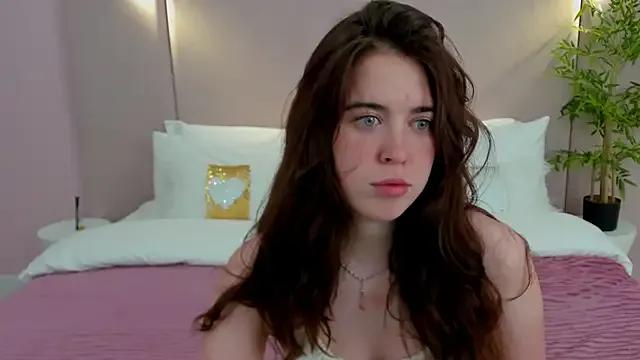 Freechat KimberlyBond on StripChat