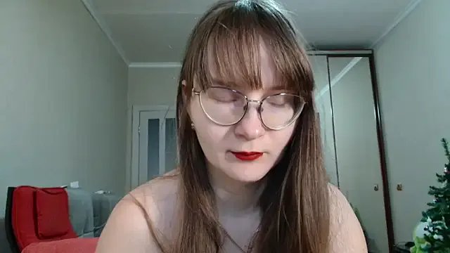 KiraGoldens on StripChat