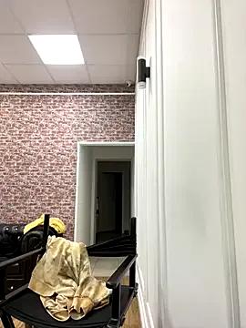 KiraMyers — to be topless