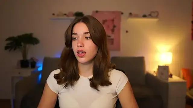 StripChat kissie_cat is Freechat kissie_cat — BRA off