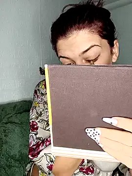 LadyNora on StripChat