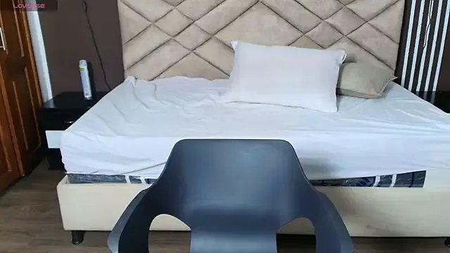 Laracooper_ on StripChat