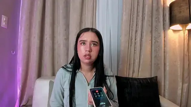 LaraGoldd on StripChat