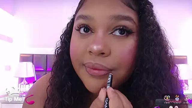 Freechat LennaEvans on StripChat