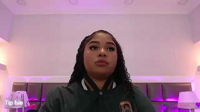 Freechat LennaEvans on StripChat