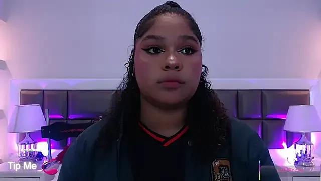 Freechat LennaEvans on StripChat