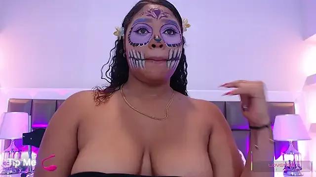 Freechat LennaEvans on StripChat