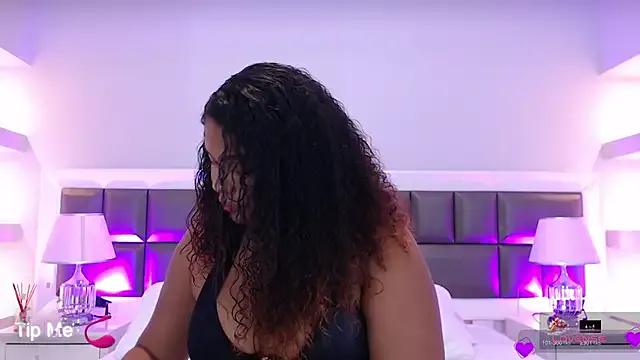 Freechat LennaEvans on StripChat