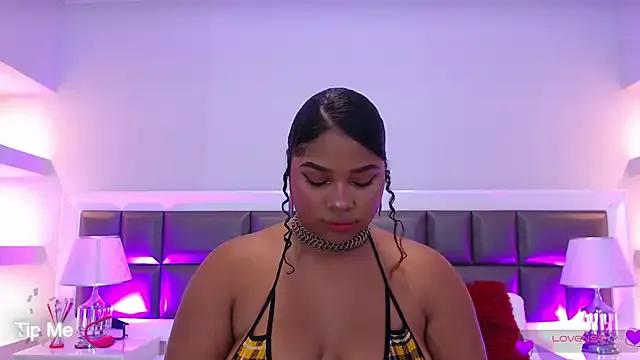 Freechat LennaEvans on StripChat