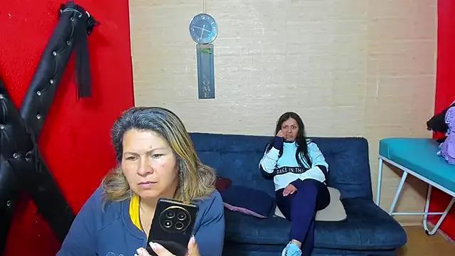 Freechat lesbiancuple on StripChat