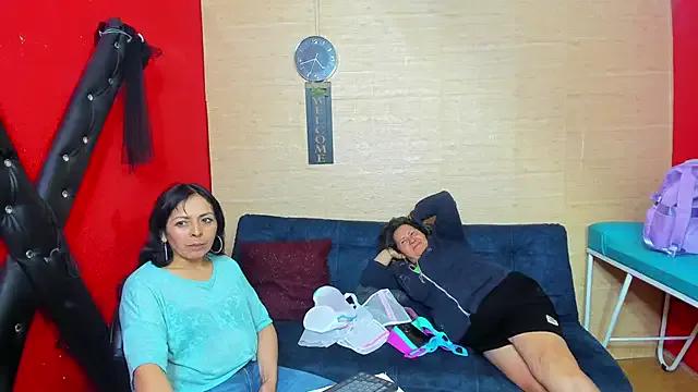 Freechat lesbiancuple on StripChat