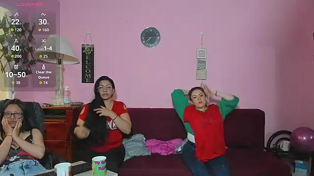 Freechat lesbiancuple on StripChat