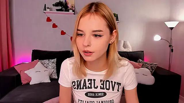 LillianShine on StripChat 