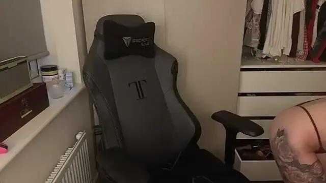 Lilly-Luscious — Let's get me naked again