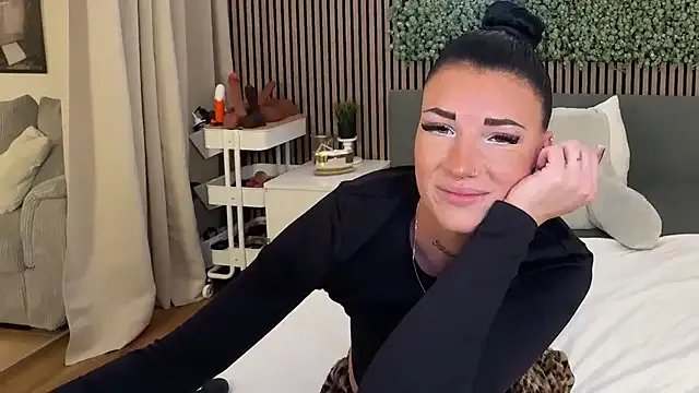 LizaRoxx on StripChat