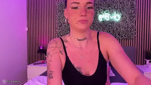 LizaRoxx on StripChat