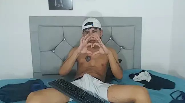 Freechat logannth on StripChat