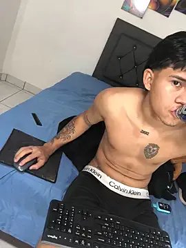 Freechat logannth on StripChat