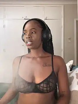 LuciousLips96 on StripChat