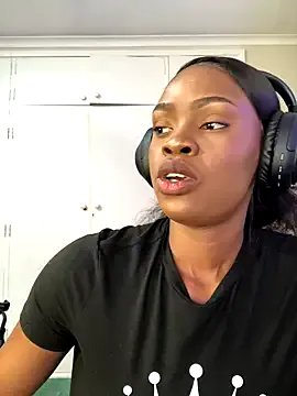 LuciousLips96 on StripChat