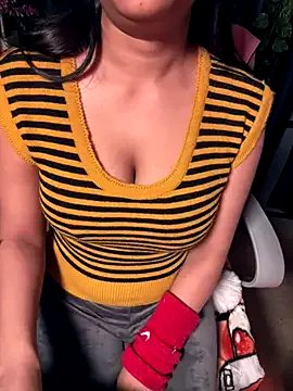 Lucky_Flora on StripChat