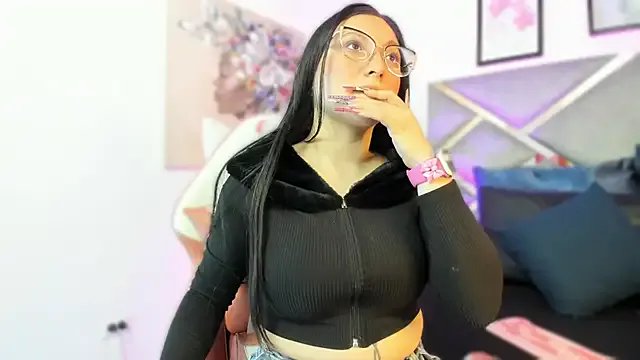 lucy_neil on StripChat