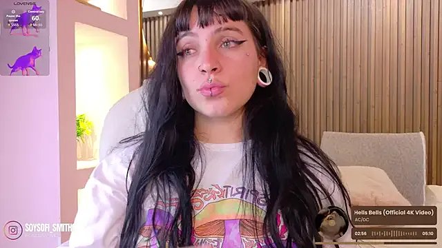 Lucy_Smith2 on StripChat