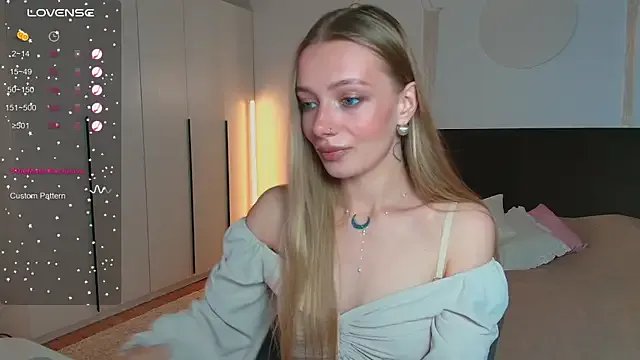 Freechat LunaticaBae on StripChat