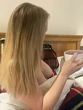 madamlillyrose on StripChat