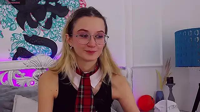 Freechat MaeLili on StripChat