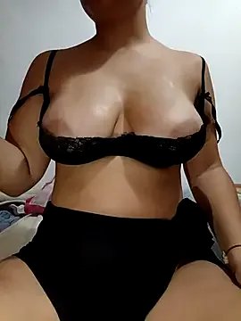 Freechat miamia21 on StripChat