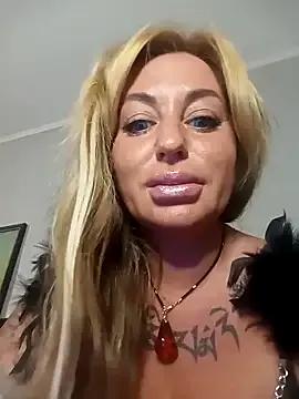 MiaMooly on StripChat 