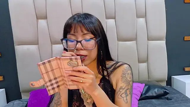 MilaDeRoux on StripChat