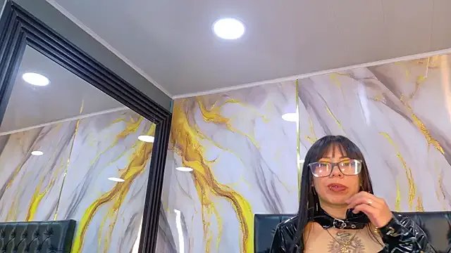 MilaDeRoux on StripChat