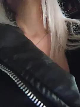 StripChat MILFBARBY is Freechat MILFBARBY — Make me squirt in public place