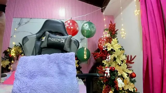 Mindy_19 on StripChat