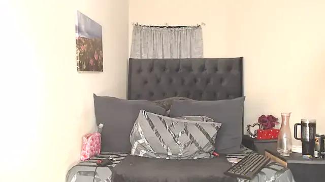 MissMollyX on StripChat 