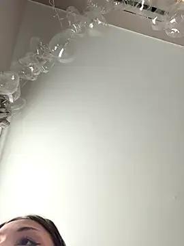 Freechat mollyyank on StripChat