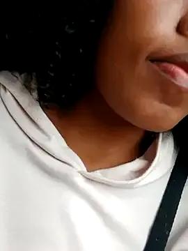 Freechat MoniqueMulberry on StripChat