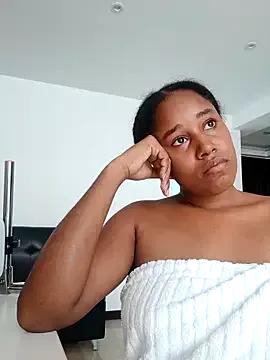 Freechat MoniqueMulberry on StripChat