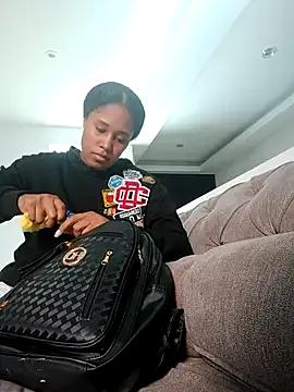 Freechat MoniqueMulberry on StripChat