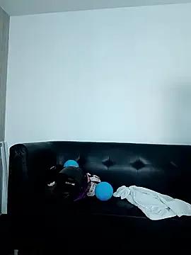 Freechat MoniqueMulberry on StripChat