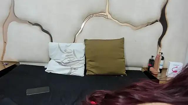 NatallySmiith on StripChat 