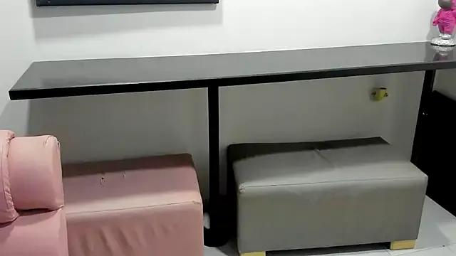 Nikki_and_Mayk on StripChat 