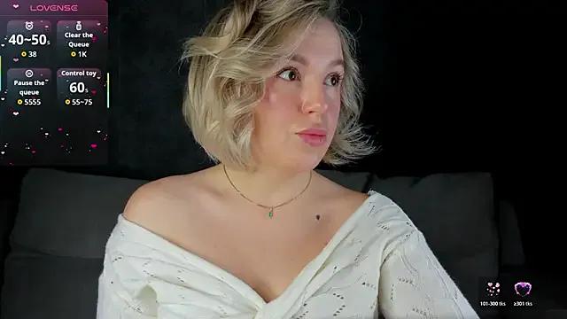 Nikki_Kai on StripChat 