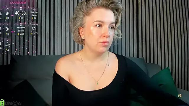 Nikki_Kai on StripChat 