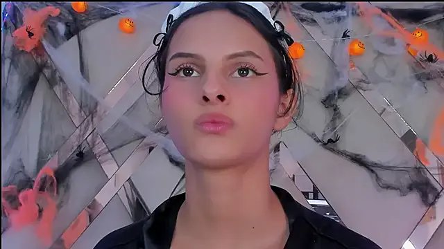 Freechat ninaht on StripChat