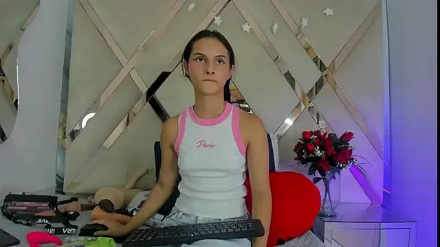 Freechat ninaht on StripChat