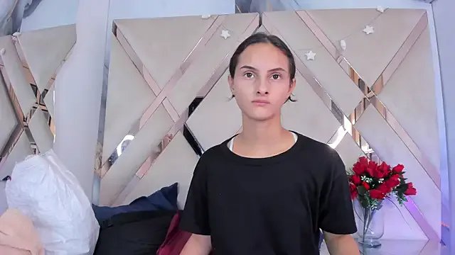 Freechat ninaht on StripChat