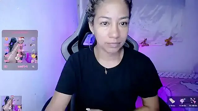 ninatiny on StripChat